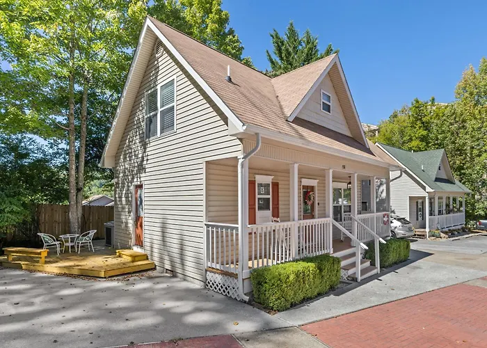 Little Bear Cottage Is Located Only A Half-Mile Away From Downtown Gatlinburg!