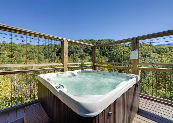 Cobbly Nob Resort Cabin W/ Mtn-View Deck & Hot Tub